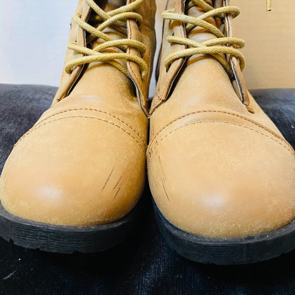 Stylish Tan Combat like Boots - Picture 3 of 4